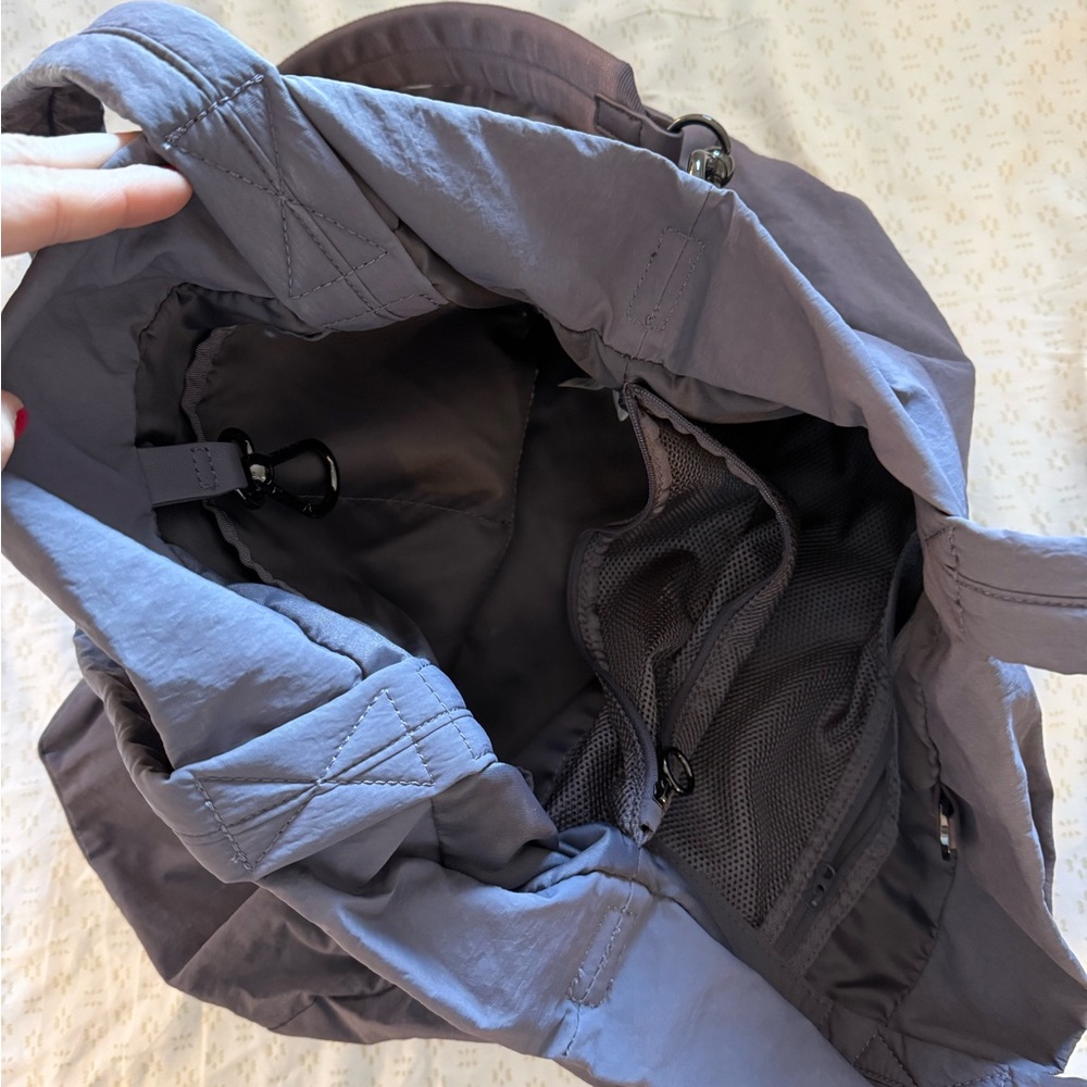 Lightweight Gray Tote Bag with Interior Pockets